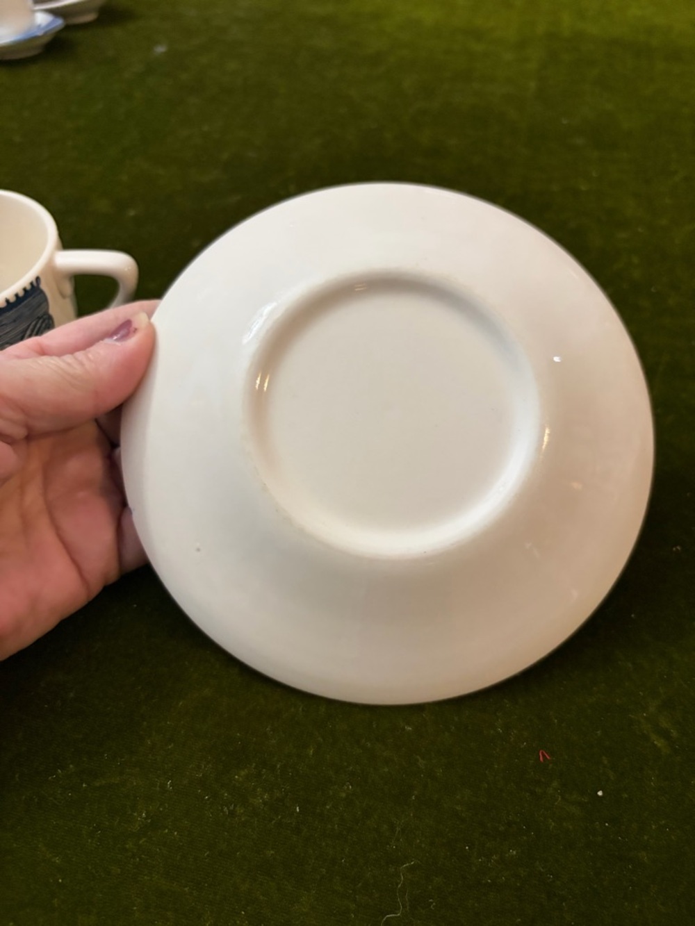Vintage Royal China “Currier&Ives” blue and white tea cup and saucer set - Picture 9 of 10